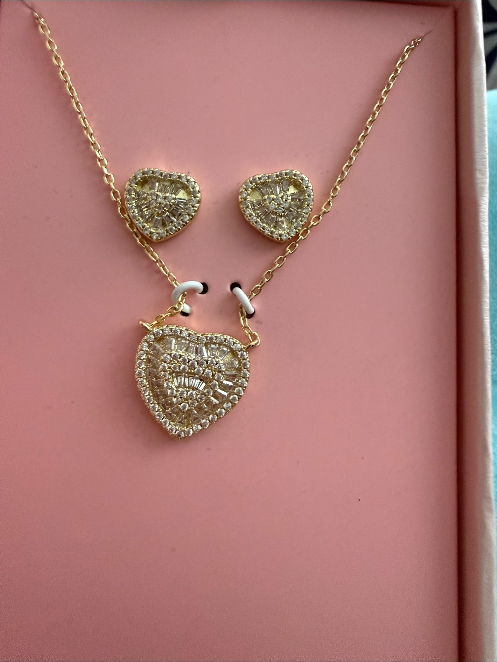 Gold Heart Pendant Necklace and Stud Earrings Set - Shiny Gold